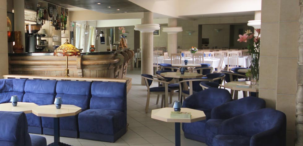 Bar et espace salon